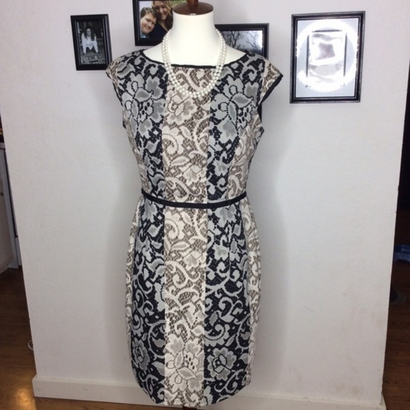 🌸Maggie London🌸 Floral Lace Sheath Dress - Picture 2 of 7